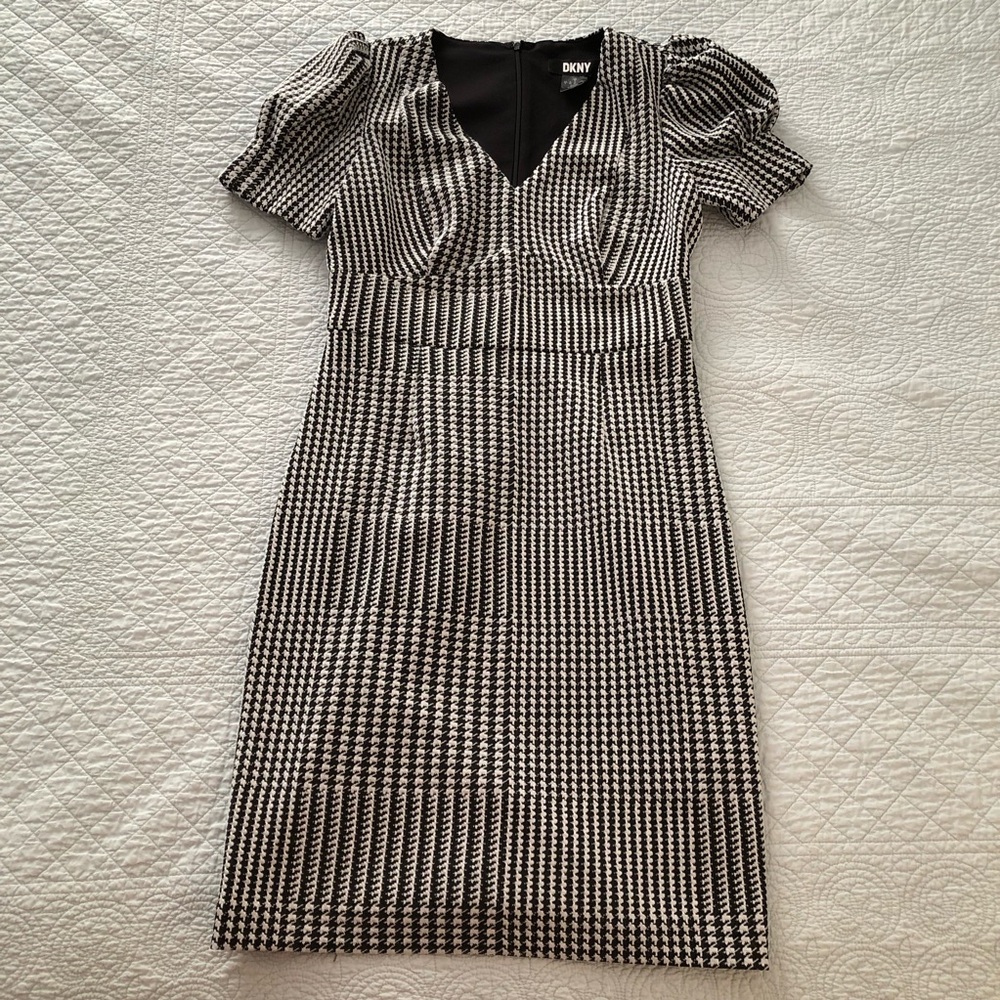 DKNY houndstooth puff sleeve sheath dress. Size 8.